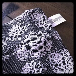 BNWT LuLaRoe Cassie Skirt Noir and Blanc